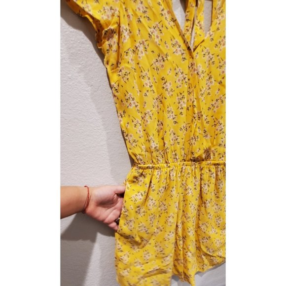 AMERICAN EAGLE Floral Yellow Romper - Picture 4 of 6